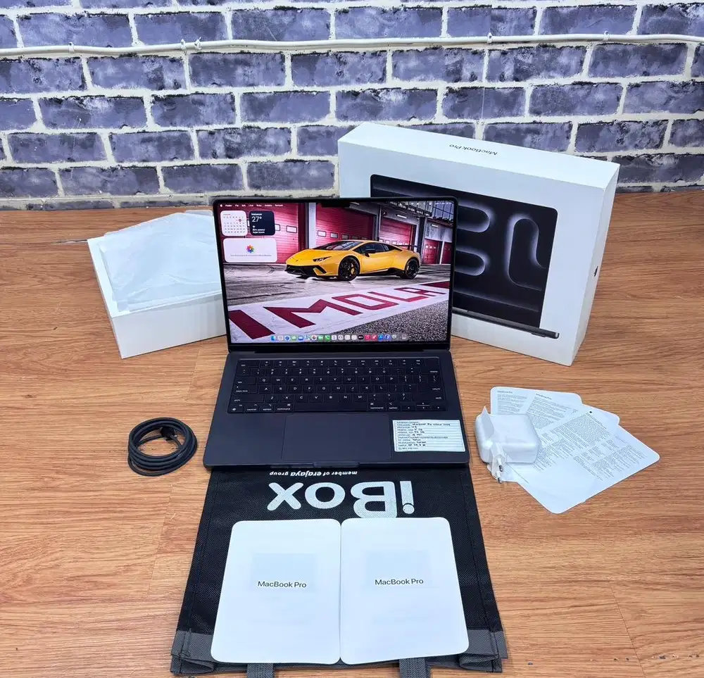 MacBook Pro M4 14 2024, Unit Cuma di Unboxing