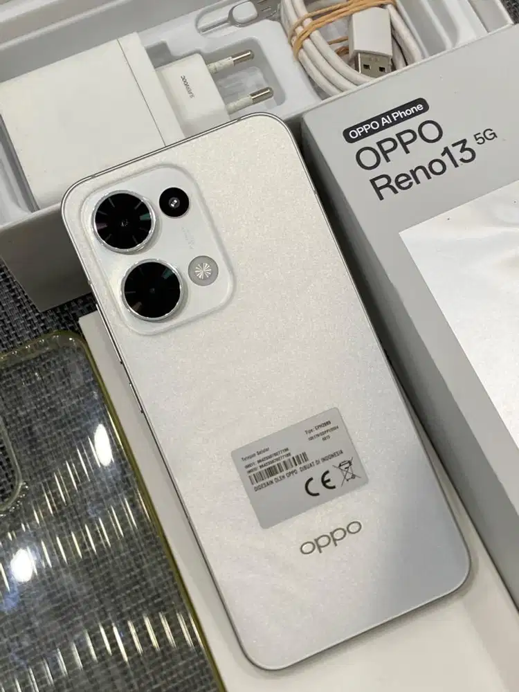 Oppo reno 13/5G 8/256GB fullset