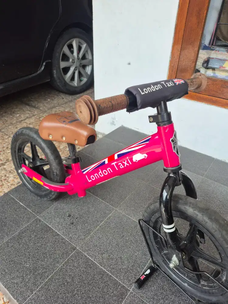 Balance Bike London Taxi – Pink | Kondisi Terawat