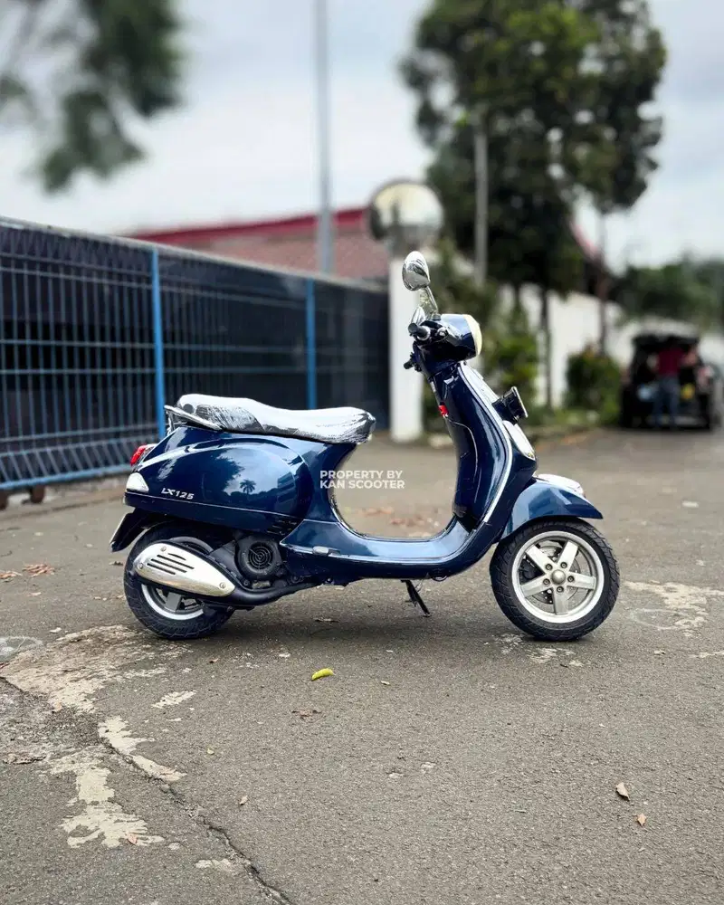 JUAL MURAH VESPA LX 125 2V KARBU 2011 MULUS