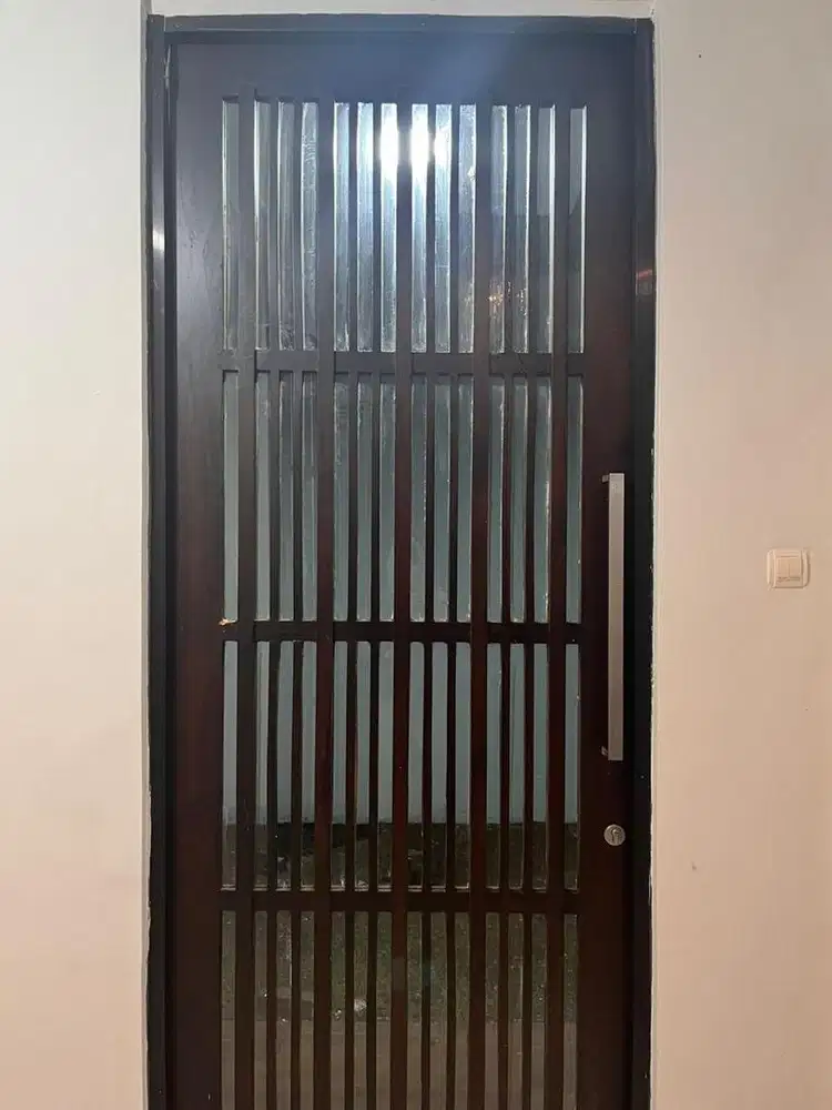 Pintu kusen custom masih baru