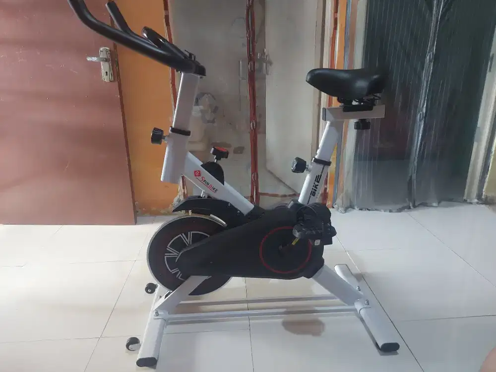 Sepeda spinning statis /sepeda fitness dalam ruangan