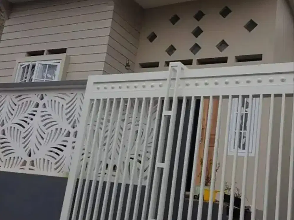 Rumah hoek di dalam komplek Cisasawi Cihanjuang  dengan akses jalan yang mudah