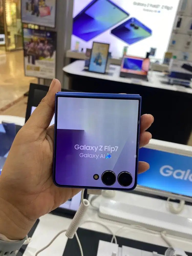 SAMSUNG ZFLIP 7 SALE