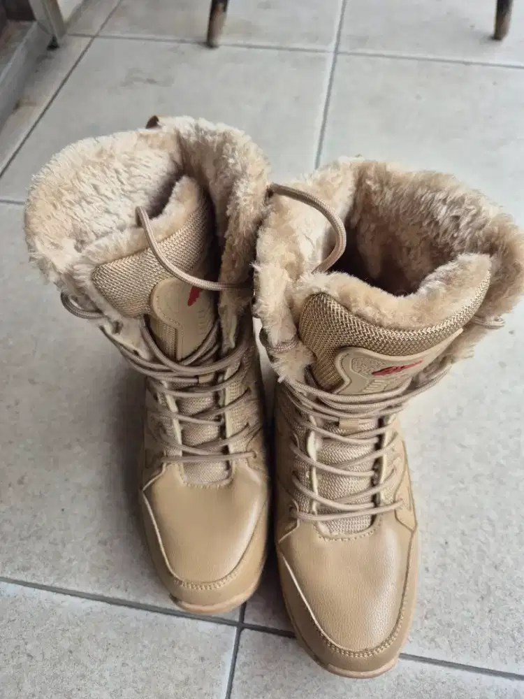 Sepatu Winter Boots Brown Unisex