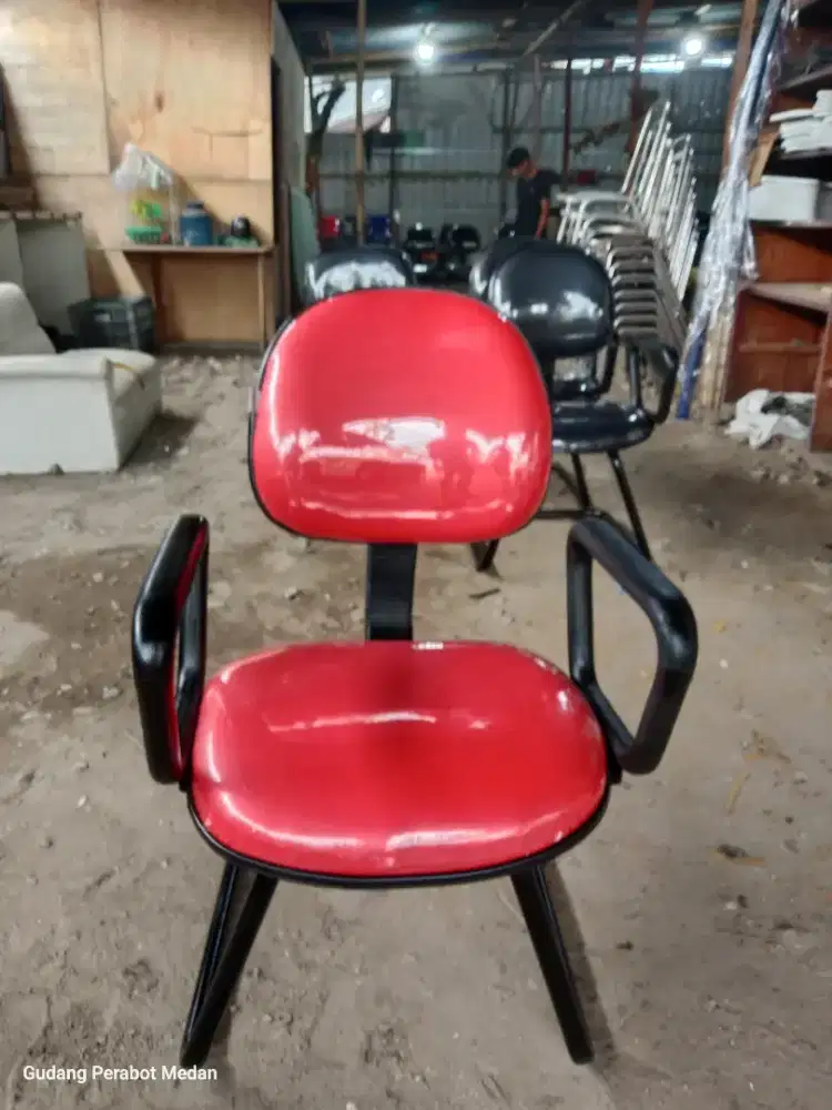 Kursi Kantor Kekinian / Kursi Bekas Murah