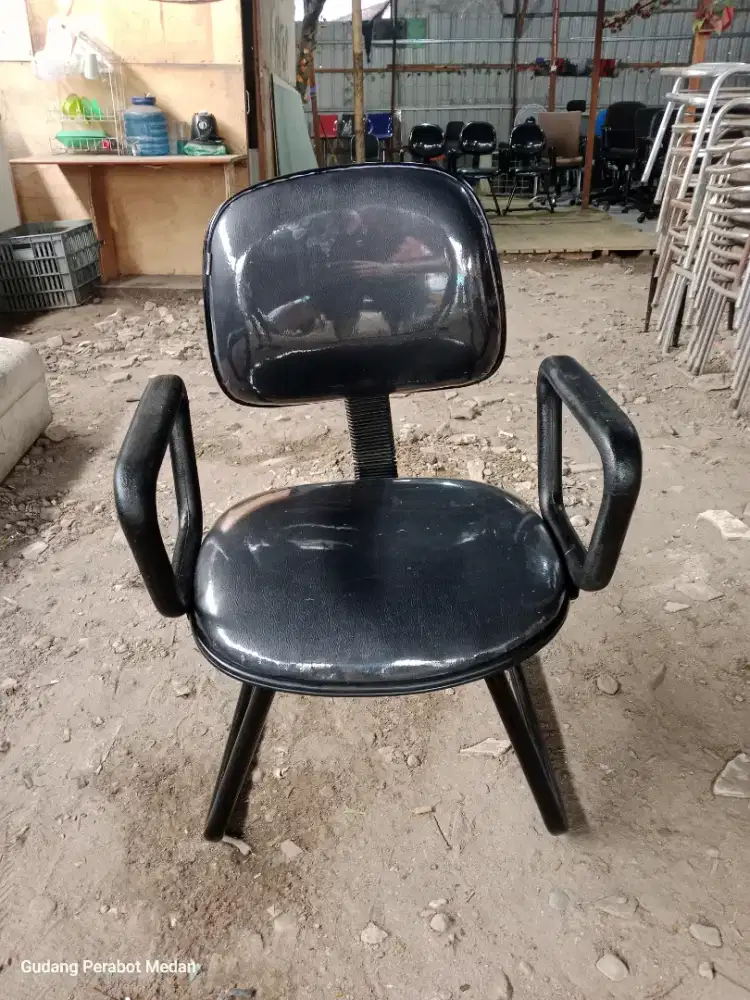 Kursi Kantor Kekinian / Kursi Bekas Murah