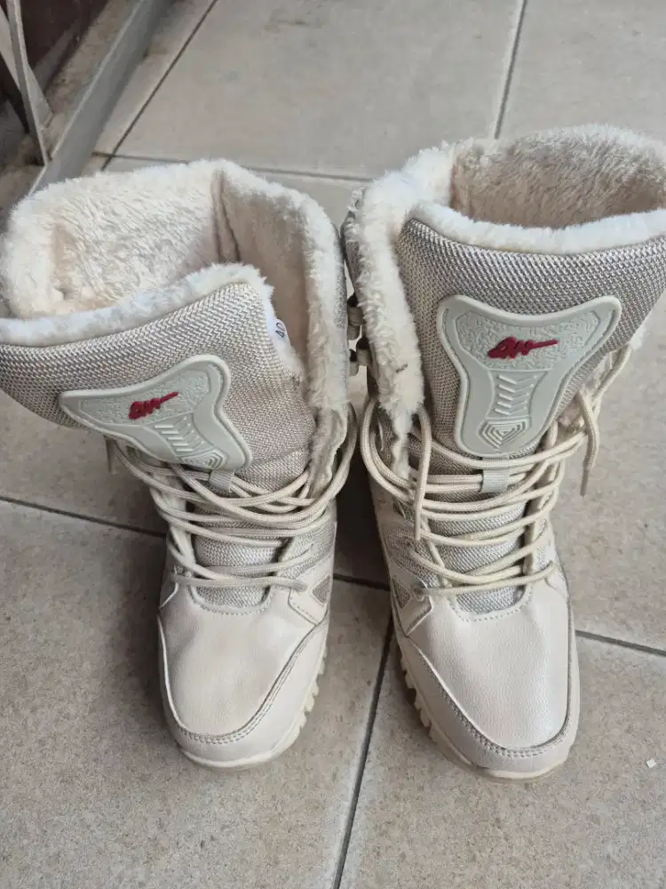 Sepatu Winter Boots Lightbrown Unisex