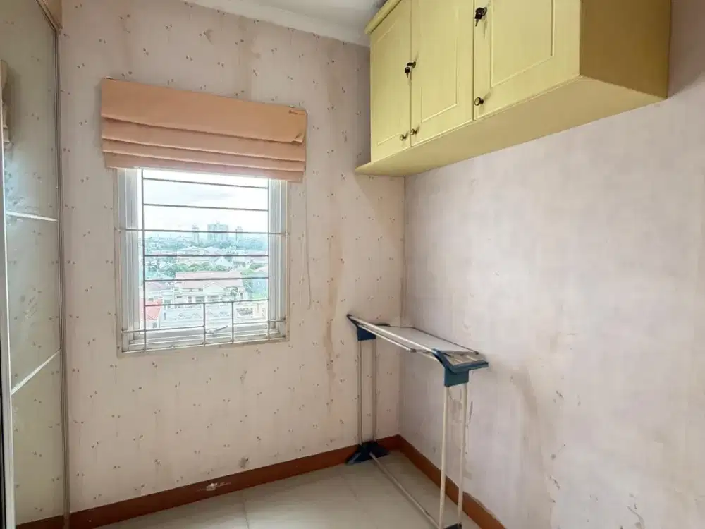 DISEWAKAN APARTEMEN GADING MEDITERANIA – RENOVASI TOTAL, VIEW KOLAM RENANG, FULLY FURNISHED