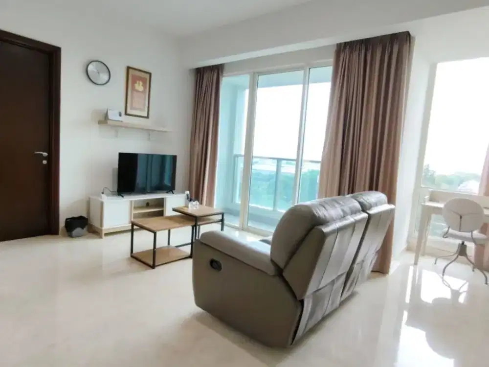 Apartemen mewah 2BR dengan private lift di The Kensington, Kelapa Gading
