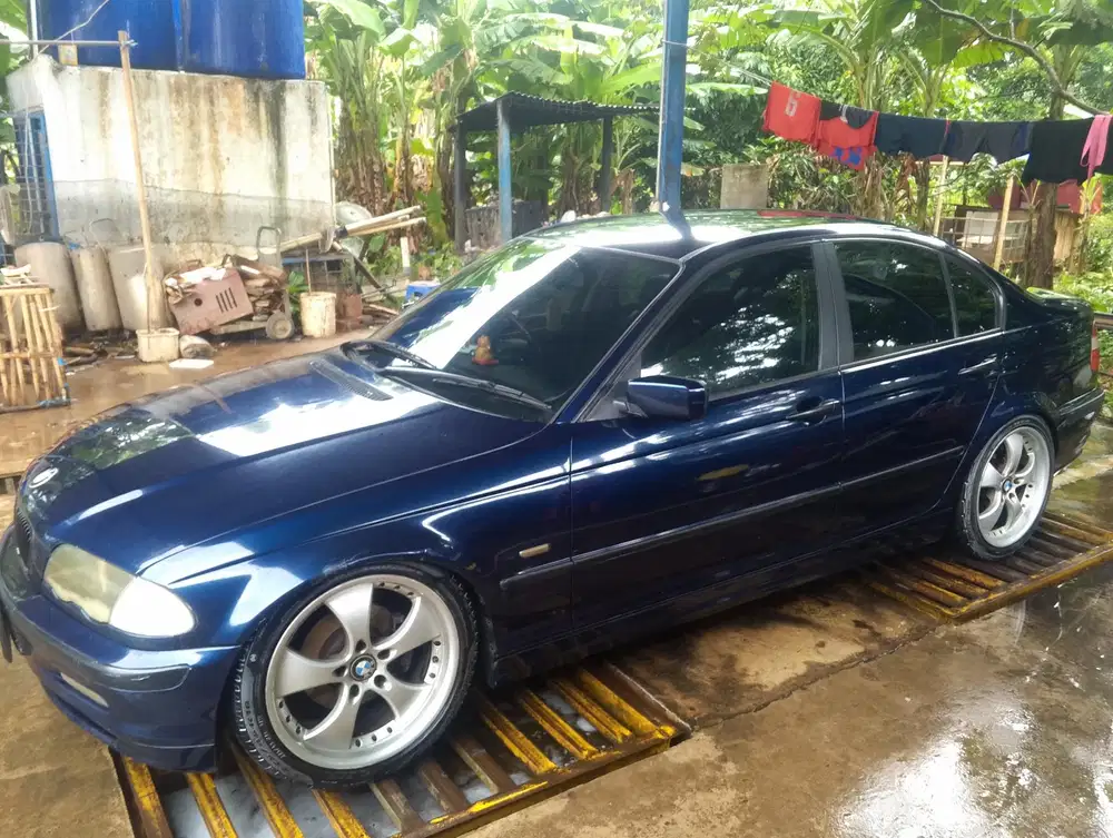 BMW 318i 2001 Bensin
