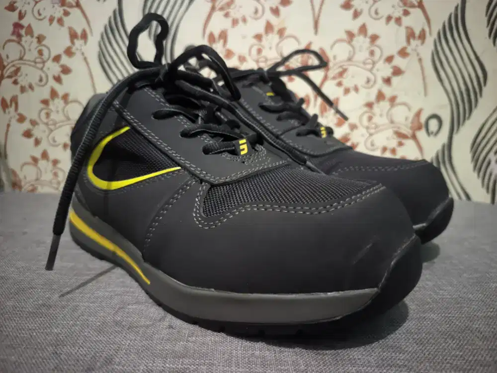 Sepatu Safety Jogger Industrial Turbo size 39 insol 25,5 cm