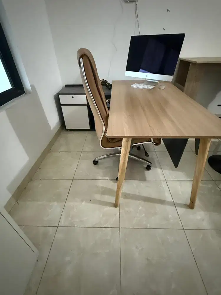 Meja Manager dan Kursi Manager