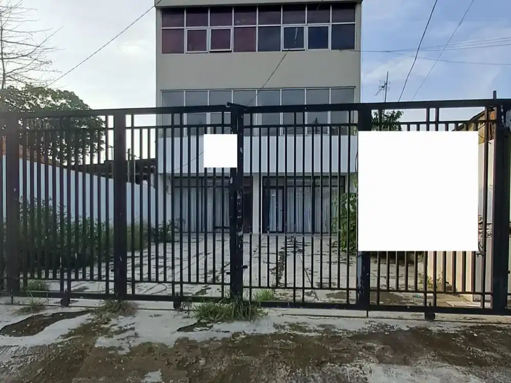 Disewakan gedung 3 lantai di jln raya narogong. Bekasi