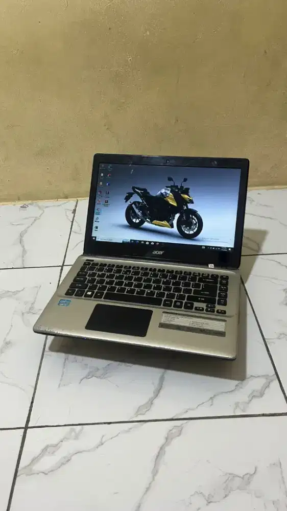 Acer Aspire E1-470 Intel Core i3 Gen 3 Sudah Siap Pakai