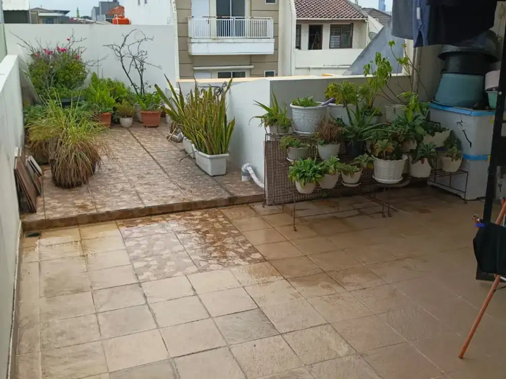 DIJUAL Rumah Semi Furnished Cantik Siap Huni – Kelapa Molek