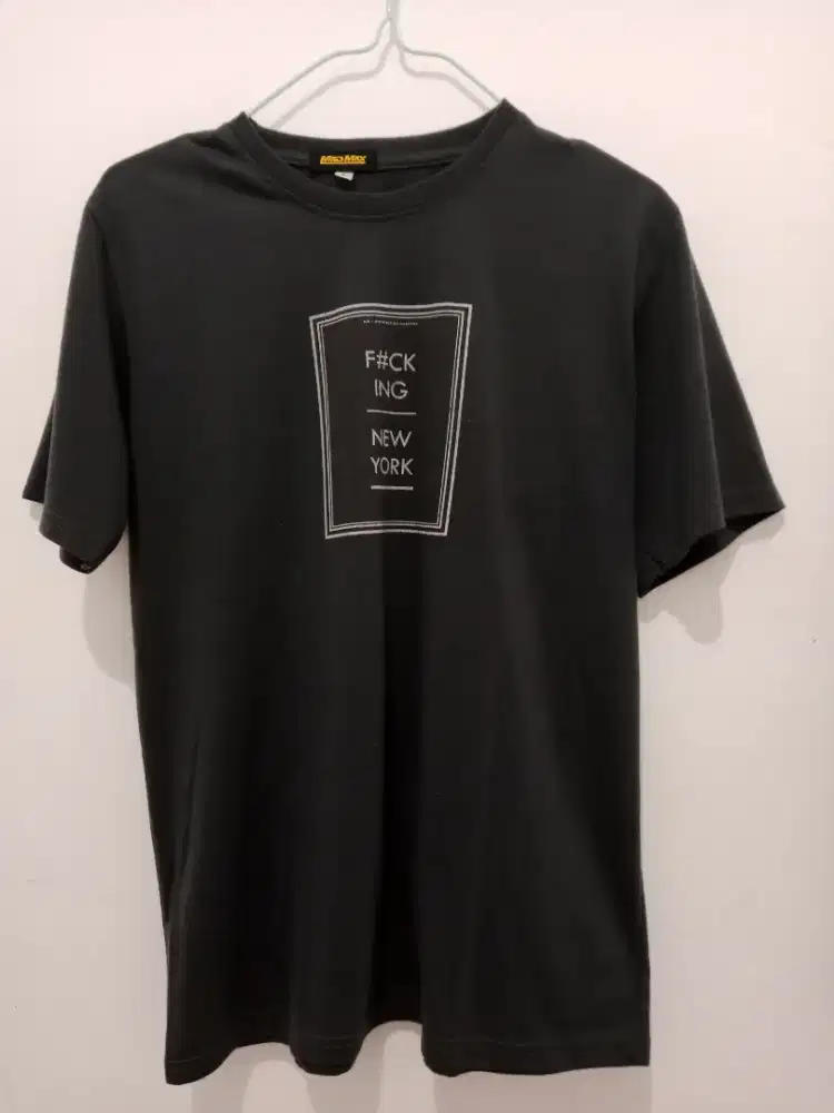 Jual baju kaos jarang pakai.