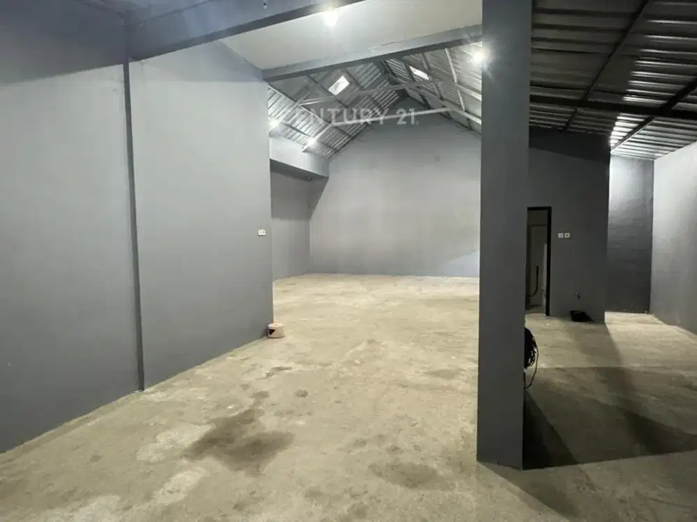 Gudang Lokasi Strategis Akses Masuk Engkel Di Kebayoran Lama