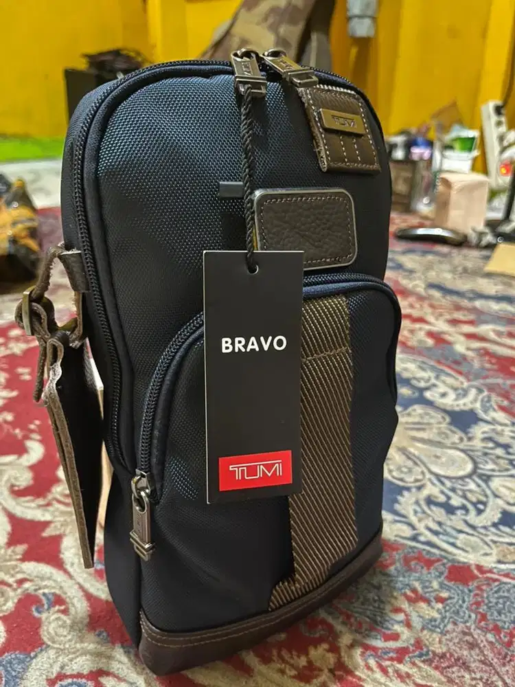 Cross body Tumi Fife miror