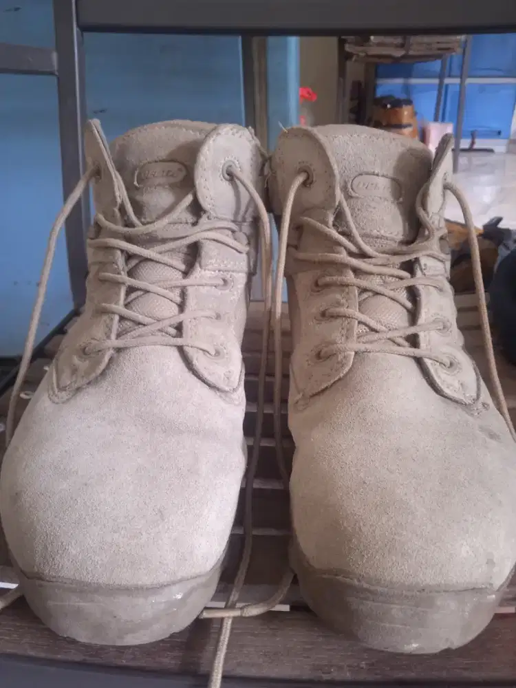 Sepatu delta Cordura bekas