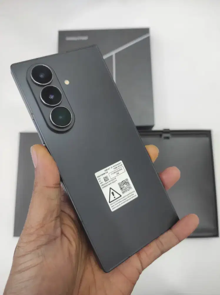 Samsung Z Fold 7 
Mulus 99%
Garansi Resmi
Ram 12/512
Fullset original