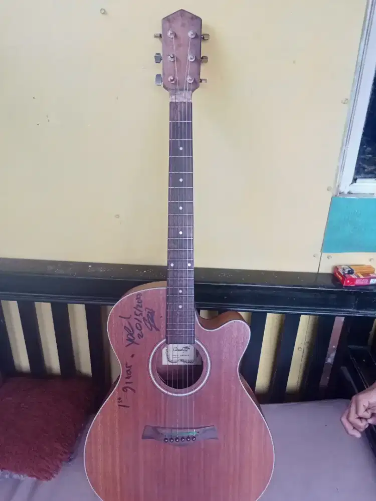 Jual gitar bekas