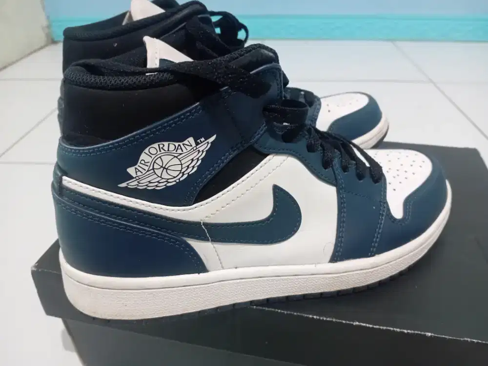 AIR JORDAN 1 MID