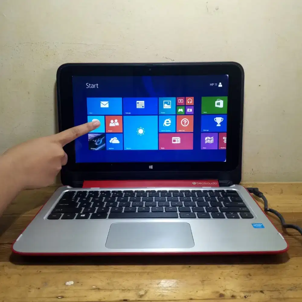 Laptop touchscreen HP 11 Ram 4 GB HDD 500 GB Celeron N2840 minus