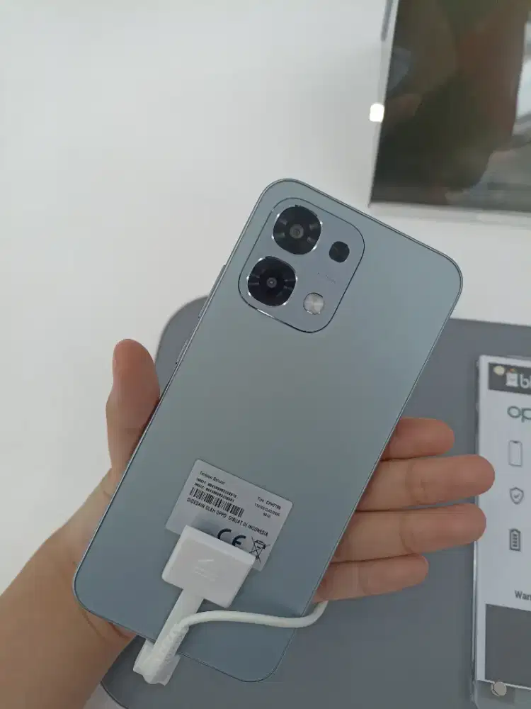 OPPO A6 Pro tahan air dan debu