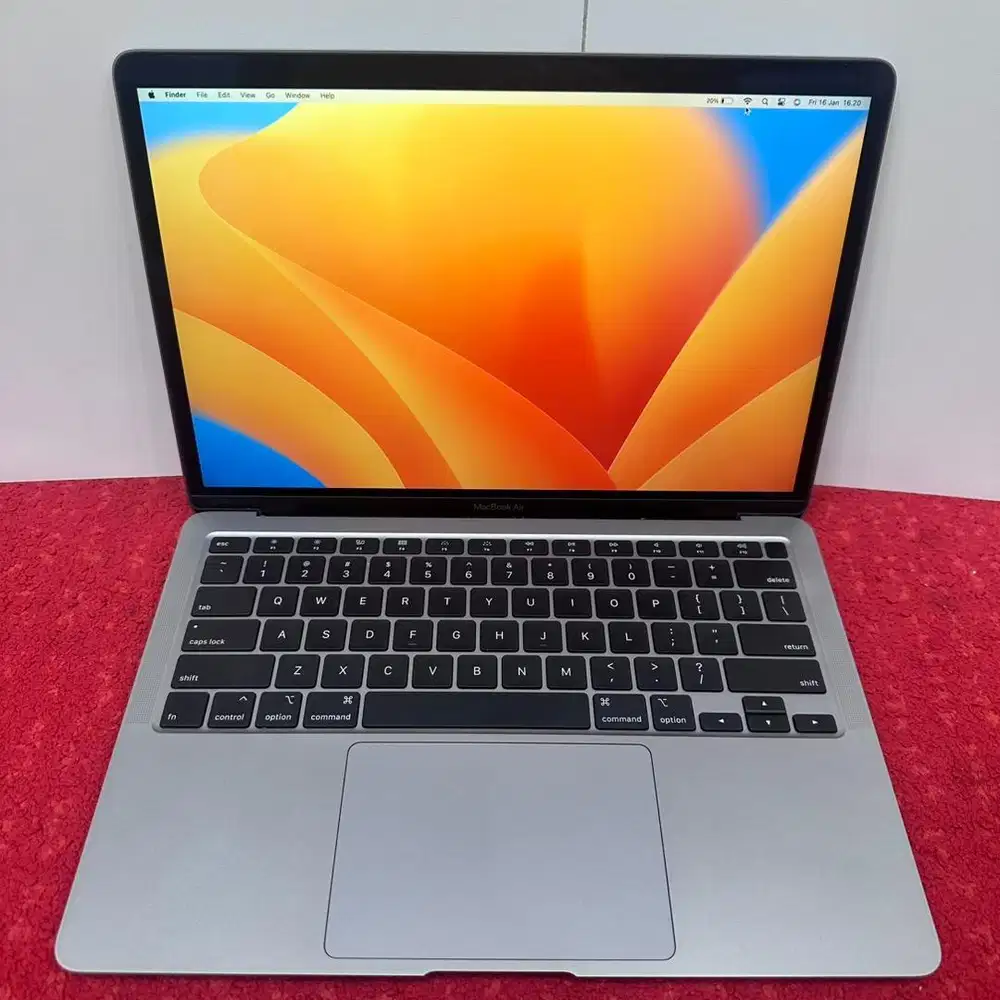 Macbook Air 13 inch Retina, 2020 MVH22