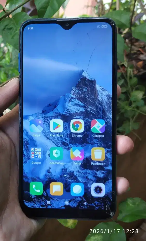 Redmi 8 ram 4/64
Minus
Layar retak 
Lcd gantian
WiFi only
Batangan