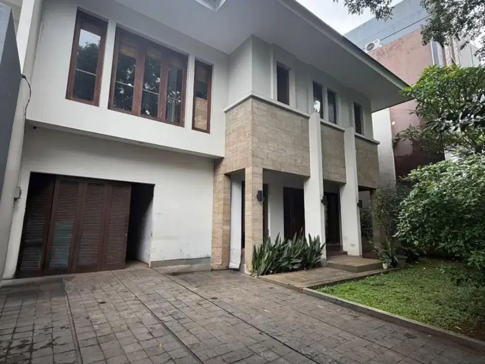RUMAH MODERN SIAP HUNI KEBAYORAN BARU JALAN LEBAR DALAM KOMPLEK DEKAT SENAYAN, PAKUBUWONO, DAN SUDIRMAN