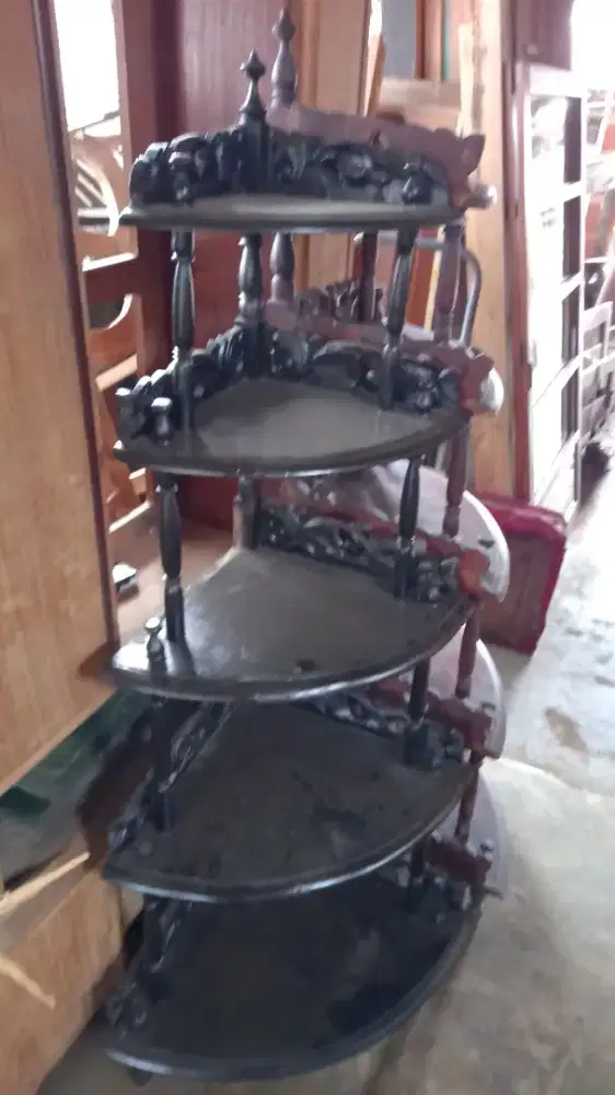 Lemari Rak Sudut Ukir Jati Kuno