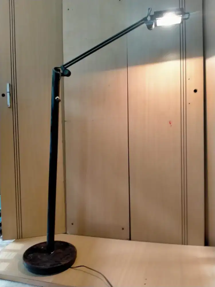 Lampu Arsitek panjang