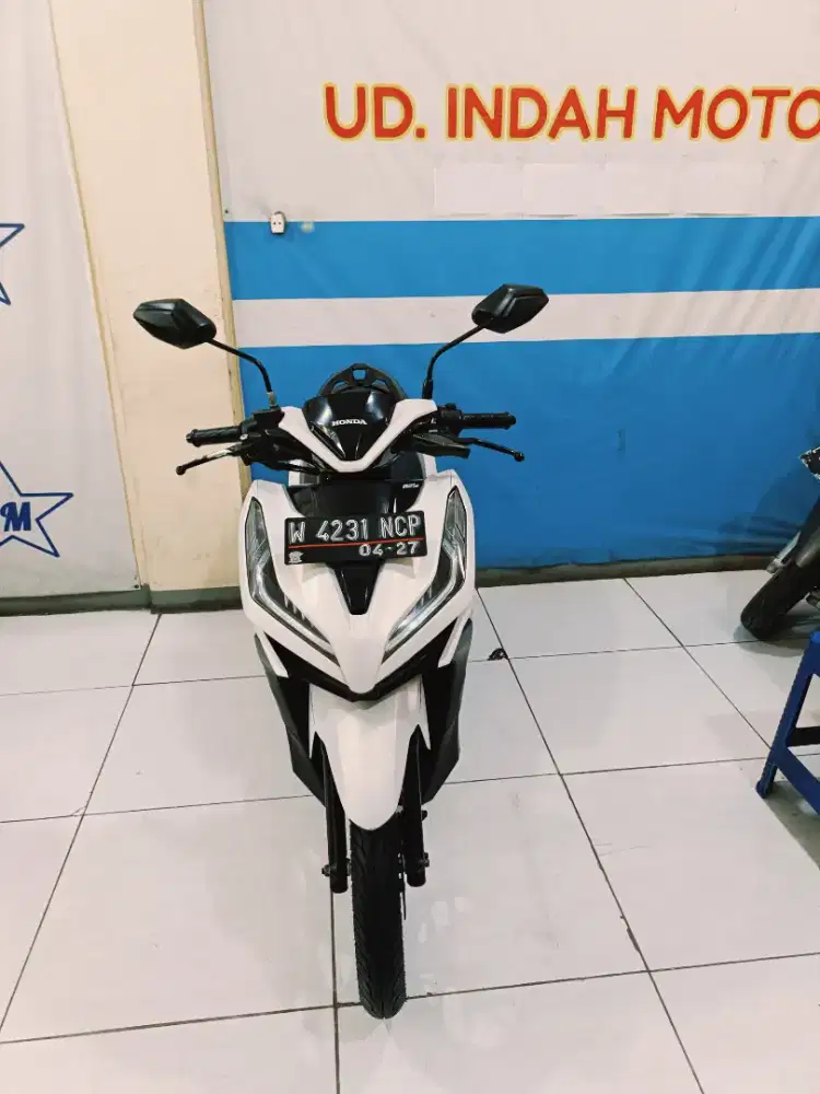 Putih albino HONDA VARIO ESP CBS ISS EXCLSV FI ECO 125 2022