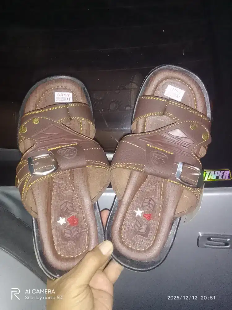 Sandal kulit berkualitas