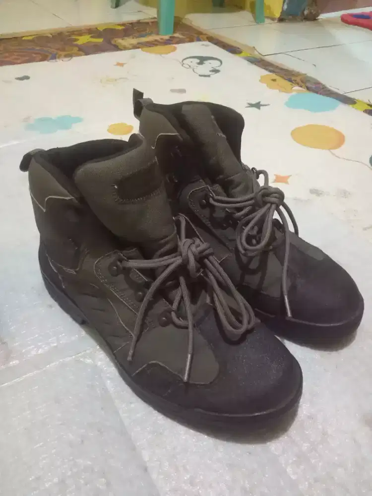 Sepatu bekas ga di pakai kondisi 90%