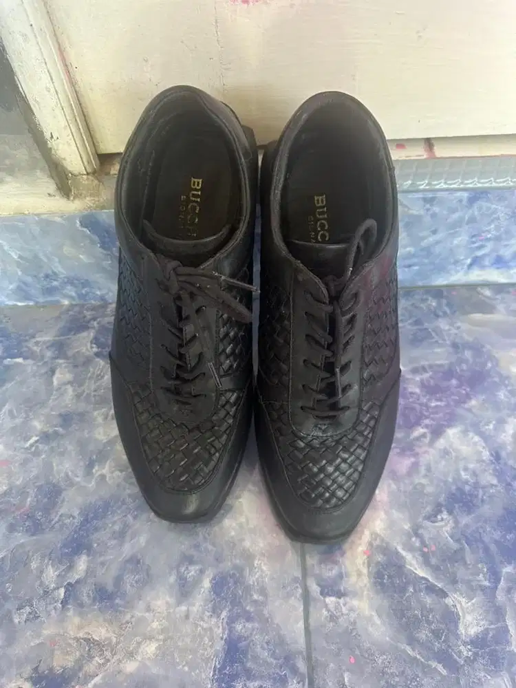 Sepatu Merk Bucheri