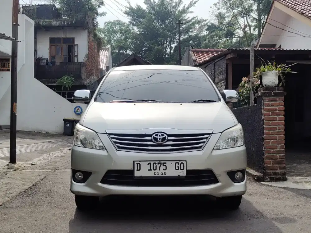 Innova G Diesel 2012 AT Silver Inova Solar Original