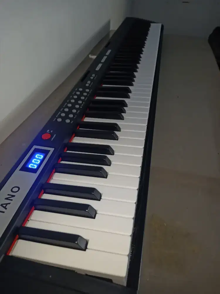 Piano elektrik mulus dari baru