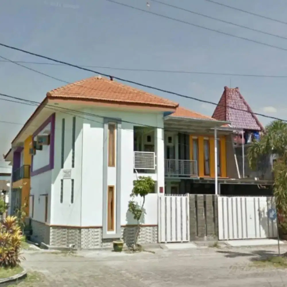 Rumah 2 lantai dengan 14 kamar tidur