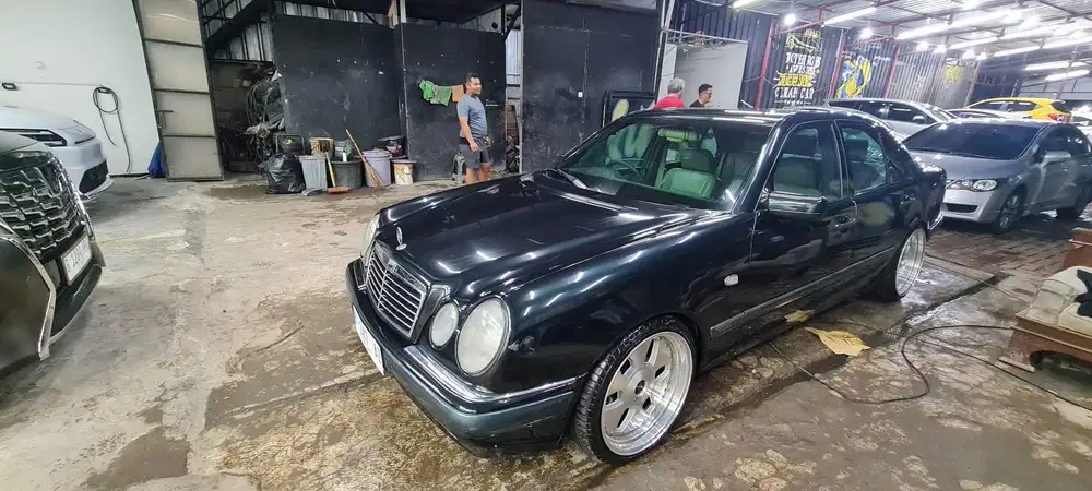 Mercedes-Benz E320 1997 Bensin