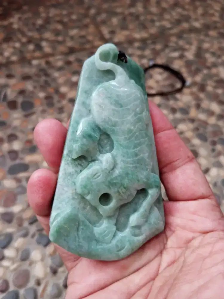 Motif MACAN Bandul kalung Giok Burma