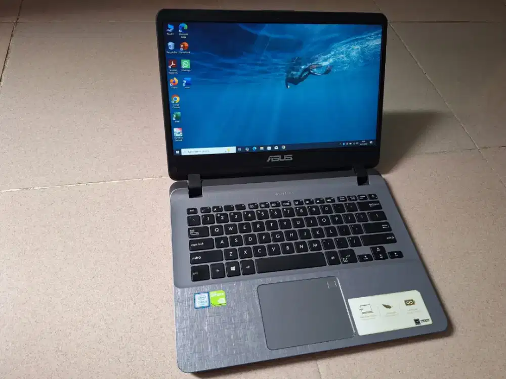 Bismillah dijual laptop Asus core i3 gen 6
