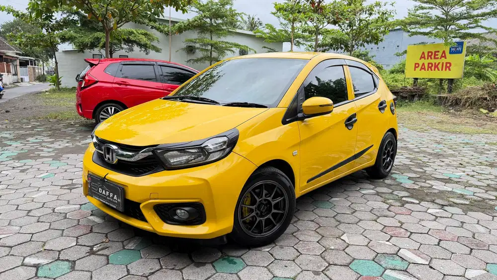 Dp 5jt, HONDA BRIO SATYA E 2019 Matic Kuning