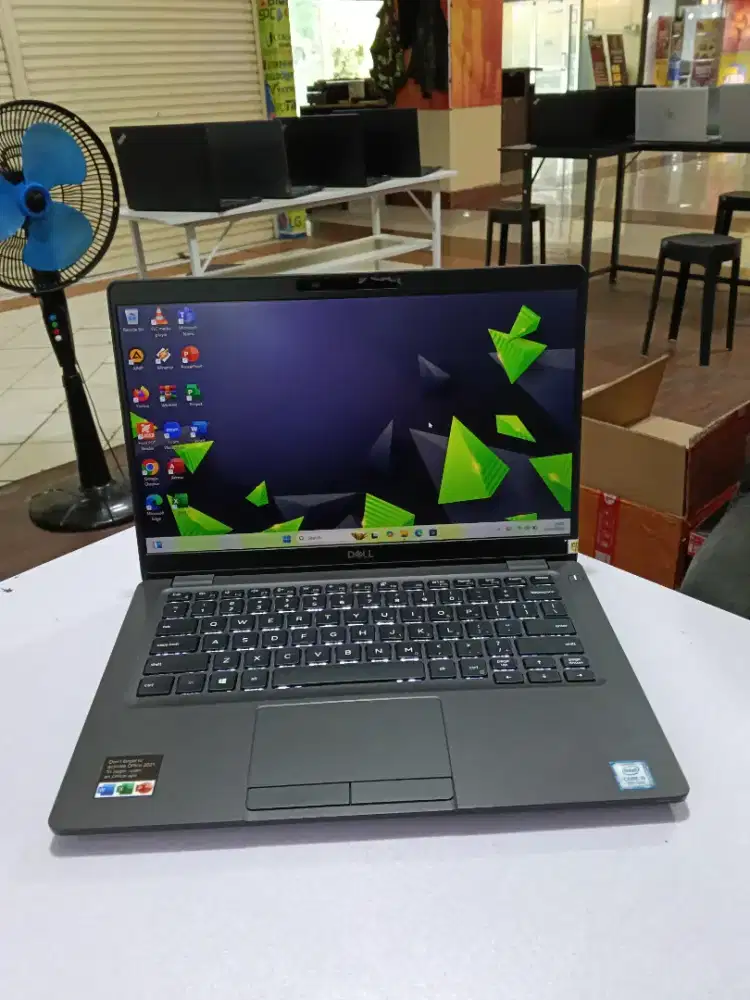 Dell latitude 5300 Intel core i5 Gen 8 ram 8gb SSD 256gb mulus awet