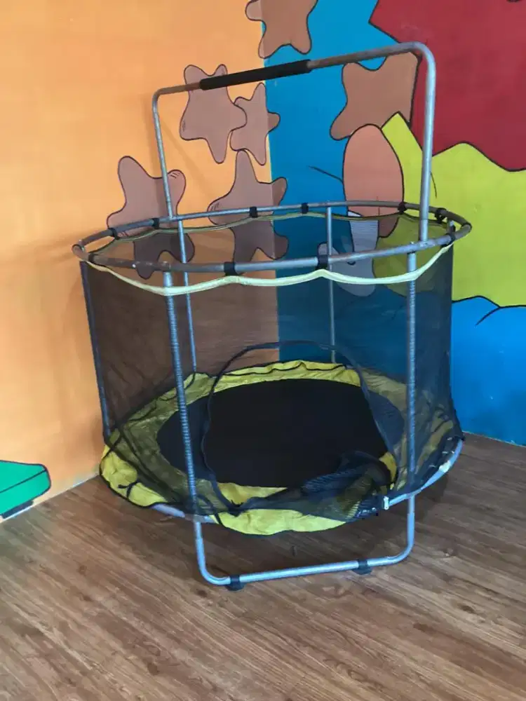 Trampoline bagus tinggi besar muat 3-5orang anak