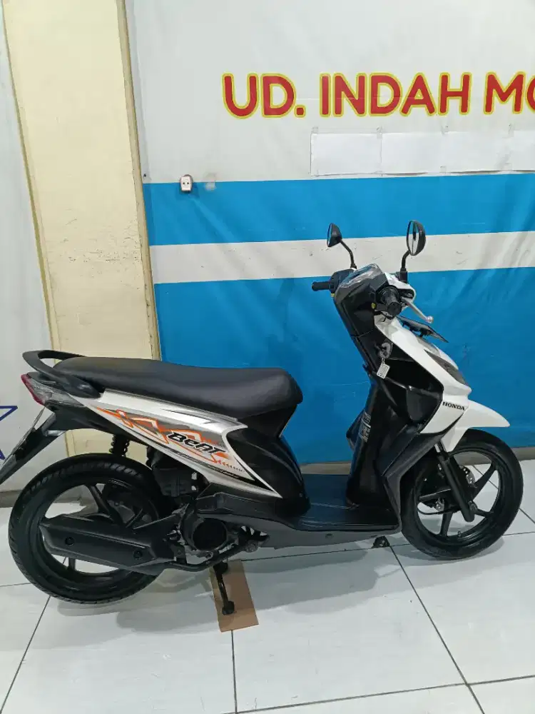 Putih albino HONDA BEAT KARBURATOR 2012 BISA NEGO HARGA