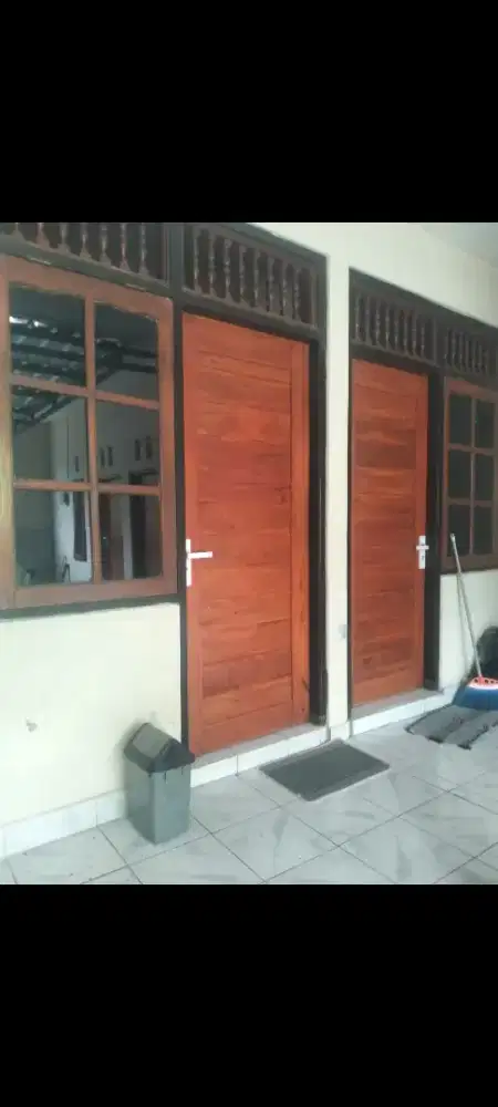Dijual rumah bonus kost kostan 5 kamar di ubung kaja denpasar bali
