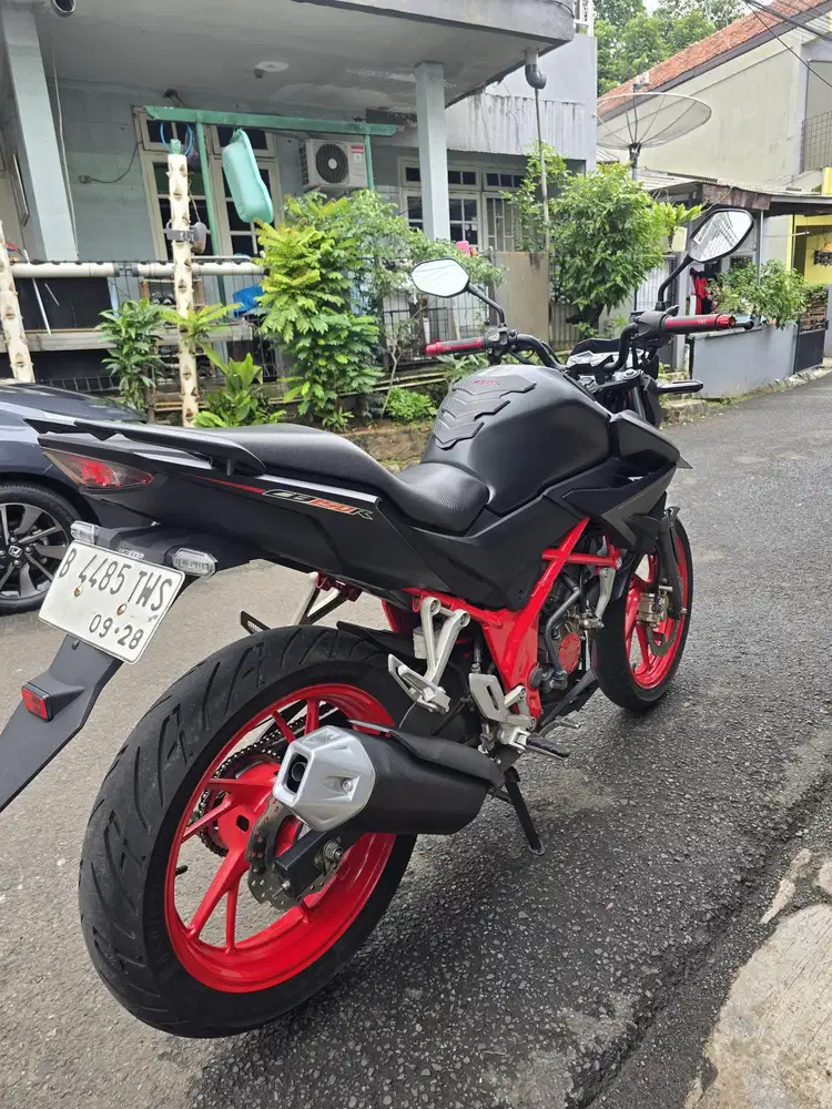 DIJUAL CASH HONDA CB 150R STREETFIRE THN 2018 PAJAK IDUP SIAP PAKAI
